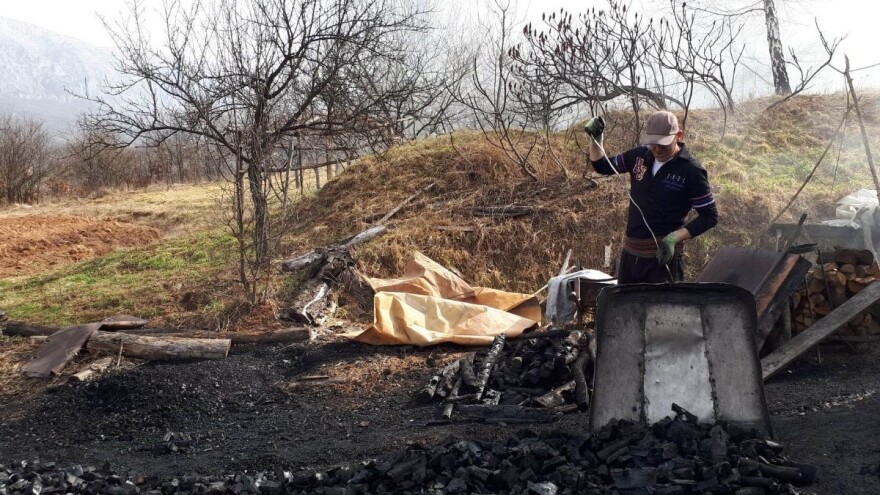 Nema dobrog roštilja bez ćumura, ali proizvođača je sve manje?