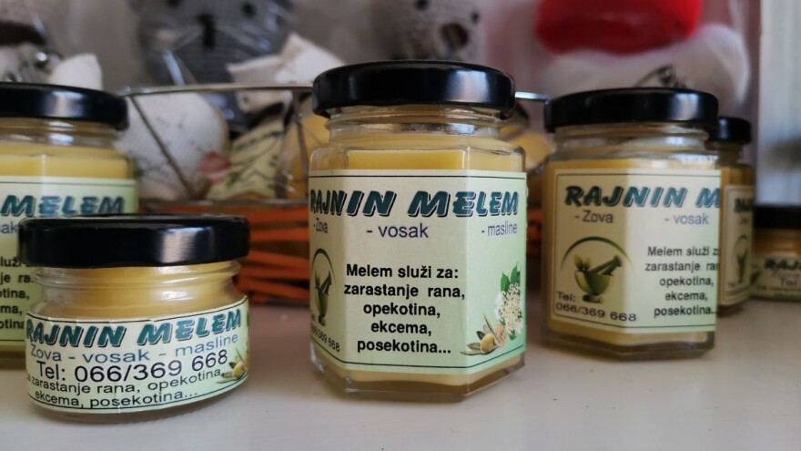 Melemi sa lekovitim biljem Kreativnih Despotovčanki za svaku boljku