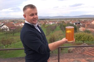 Pčelarstvom se bavi pet godina, a već je stigla nagrada za najbolji bagremov med