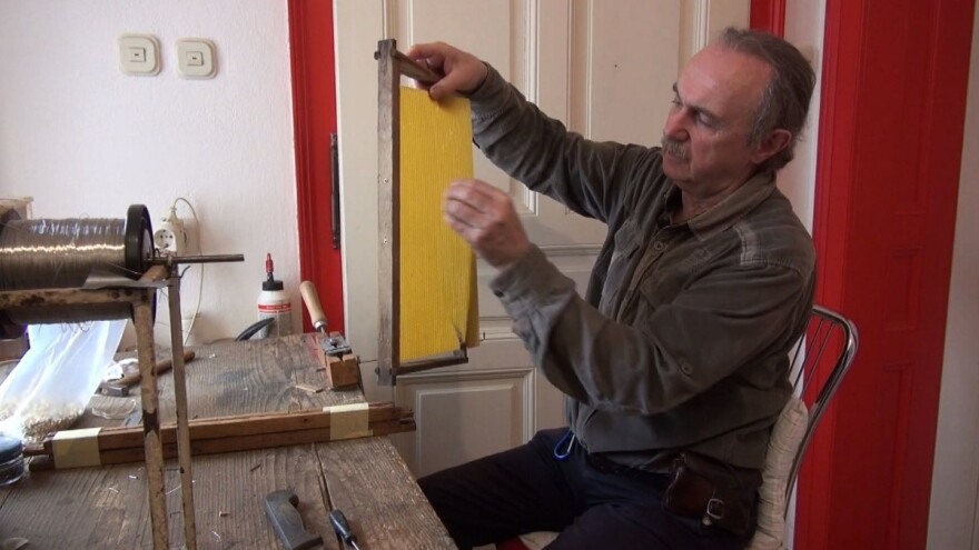 Da godina bude medonosna, pripremite novo-utopljene satne osnove