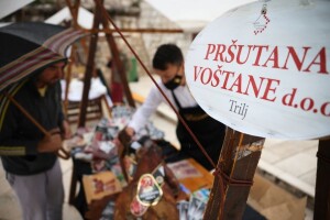 Nije samo korona, urotila se i kiša: Pljusak rastjerao pršutare, sirare i vinare