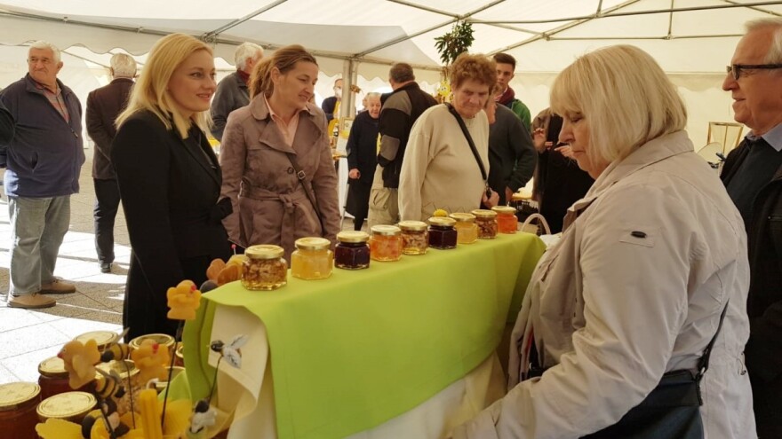 Trećina meda koji dolazi na tržište EU je krivotvorena, važno je uvesti obvezno označavanje zemlje porijekla