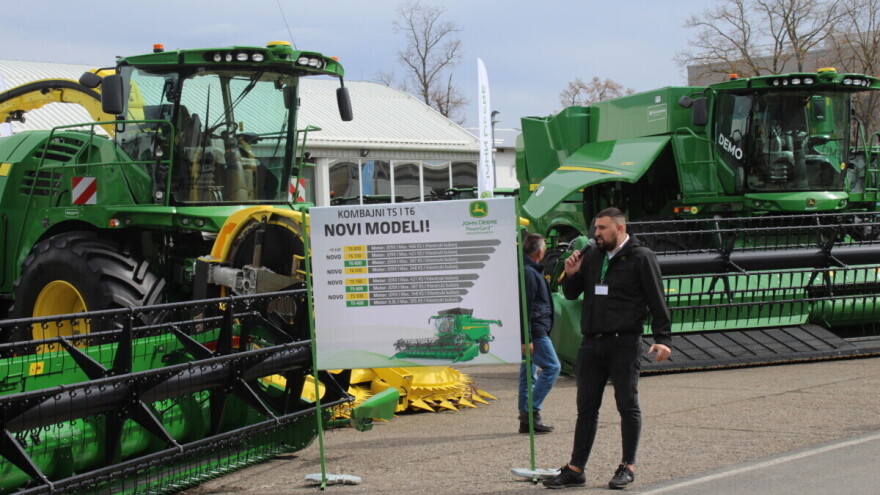 Predstavljeni novi modeli John Deere kombajna serije T i traktor serije 6M