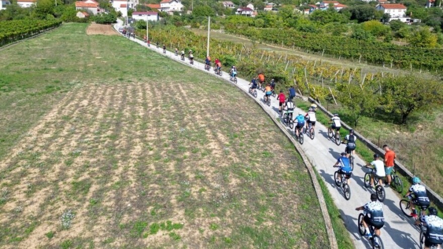 Biciklom kroz vinograde Brotnja: Spoj sporta, tradicije i vinske kulture