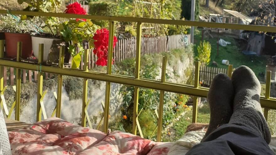 Najstariji influenser sa sela u Srbiji: Zbog "fejsa" mu pobegle kokoške