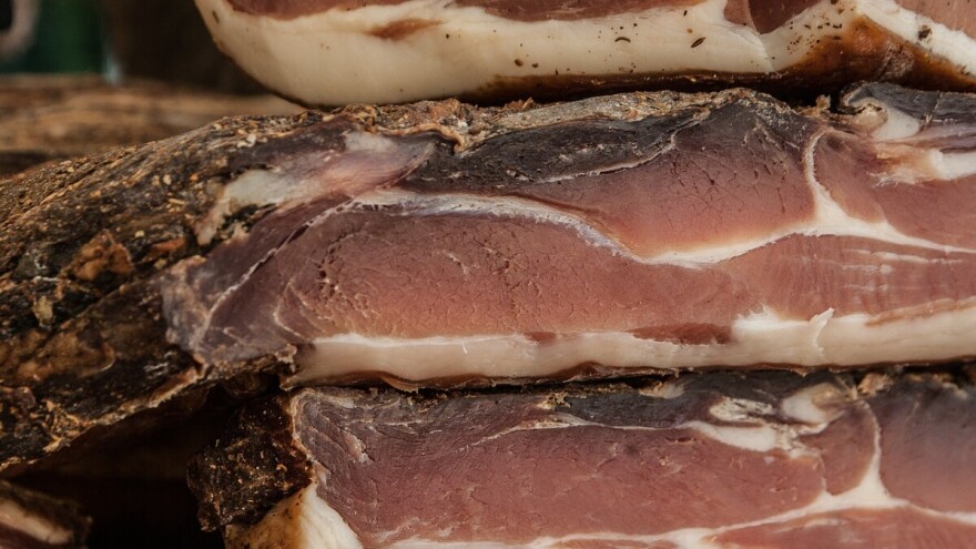 Ocjenjivanje slavonske domaće šunke na VIII. Nacionalnoj šunkijadi u Starim Mikanovcima