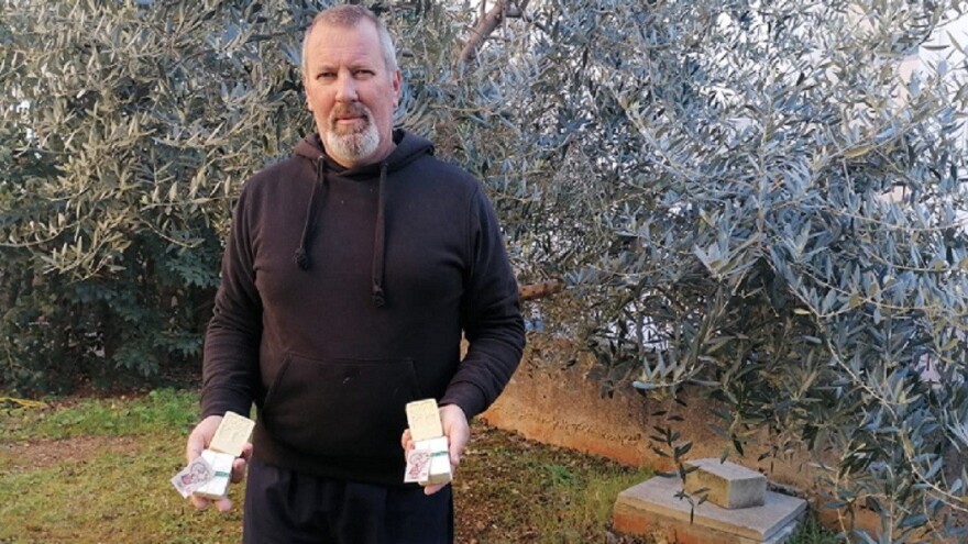 S malog OPG-a za zadarsku bolnicu: Denis Barić darovao sapune s oznakom HOP