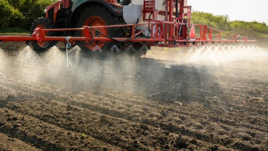 U Francuskoj do početka iduće godine delimično zabranjeno korišćenje glifosata