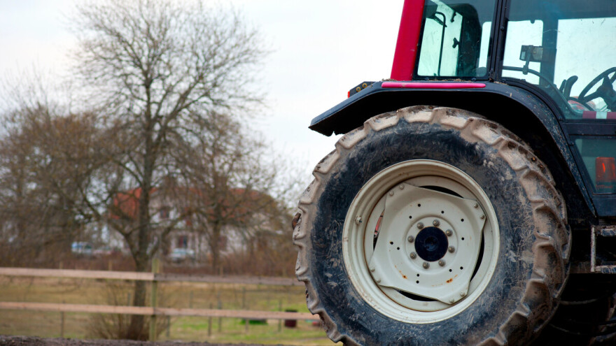 Zbog svađe oko zemlje, komšiji i njegovom sinu prijetio oružjem