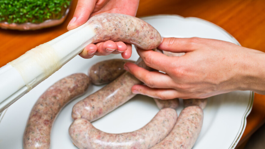 Čemu služe začini, suho voće i žitarice u mesnim prerađevinama?