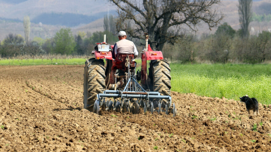 Istraživanje pokazalo: Radnici u poljoprivredi i prehrambenoj industriji najveće žrtve Covida-19