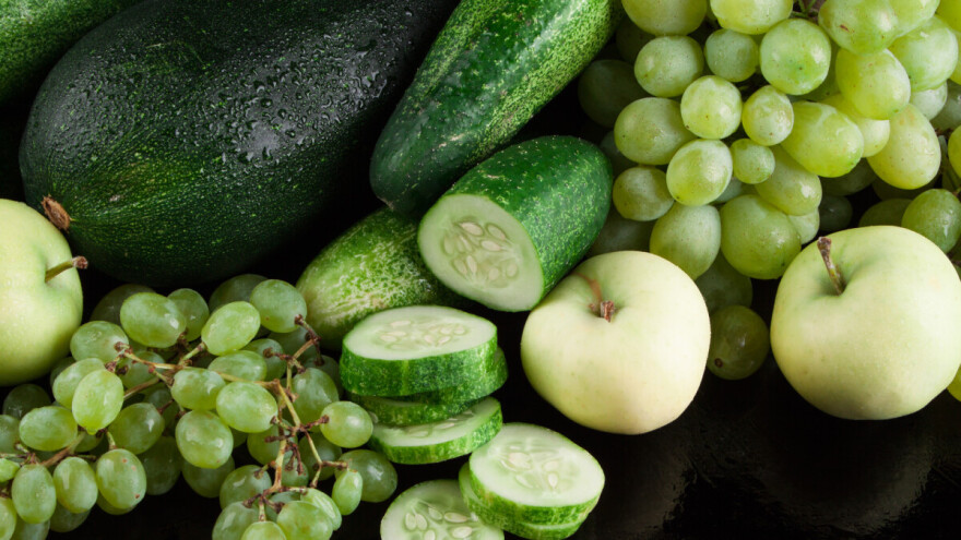 Kako prodati više voća i povrća? Odgovor je: Crno!