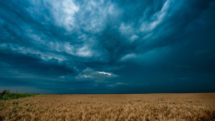 Narandžasti meteo alarm u većem delu zemlje - opasnost od oluja i grada