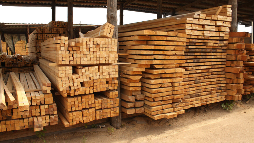 Nastavlja se pad cena drvne građe - šta nas čeka u 2023?
