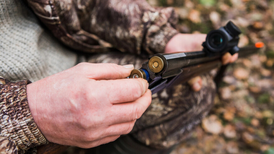 Nesreća u lovu: Puška slučajno opalila, ranjen lovac koji je inače i policajac