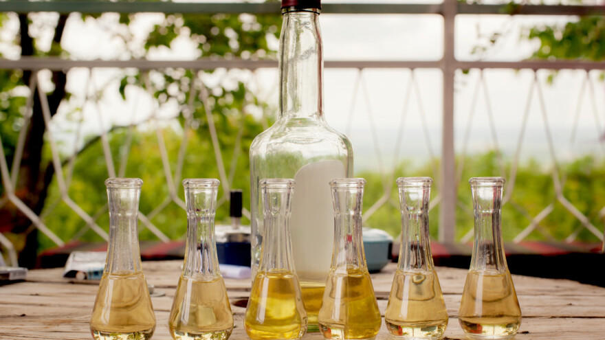 Kada rakija može nositi naziv vinjak ili lozovača?