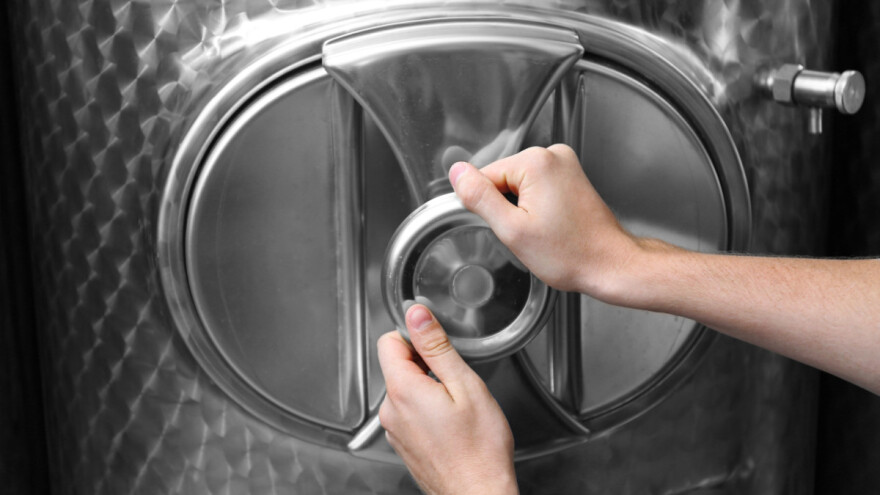 Daju 140 milijuna eura potpore za destilaciju vina u etanol