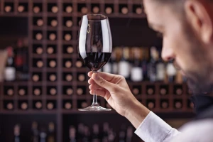 Vinari, objavljen je javni poziv za provedbu mjera Destilacija i krizno skladištenje vina