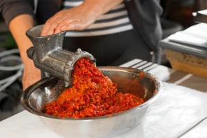 Ko će sutra praviti ajvar, turšiju, kompote - zaboravljamo li tradicionalne proizvode?