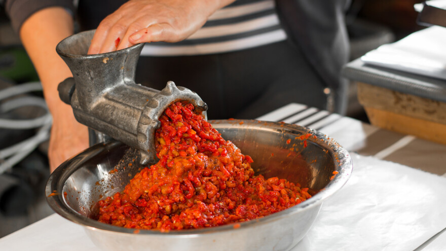 Ko će sutra praviti ajvar, turšiju, tarhanu - zaboravljamo li tradiconalne proizvode?