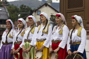 Da zemlju ne dotakne, ne vrati se roditeljima i ne pobjegne od muža