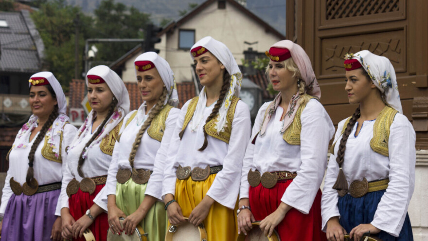 Da zemlju ne dotakne, ne vrati se roditeljima i ne pobjegne od muža