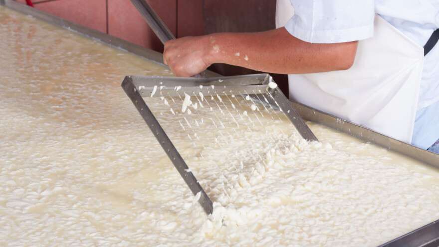 S tržišta se povlače kravlji sir domaćeg proizvođača i suhe smokve iz Turske