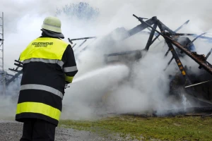 Zapalio se štagalj: Izgorjela građa i strojevi za obradu drveta
