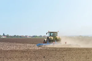 Anketa: Što vam je bitno kod kupnje novog traktora?