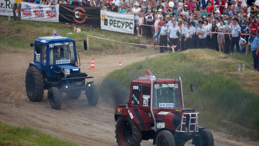 Ludi Rusi: Traktoristi na trci dostizali i 100 km na sat
