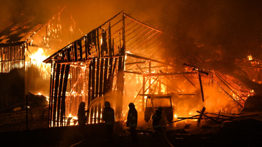Krave spašene, ali izgorela štala i sva letina