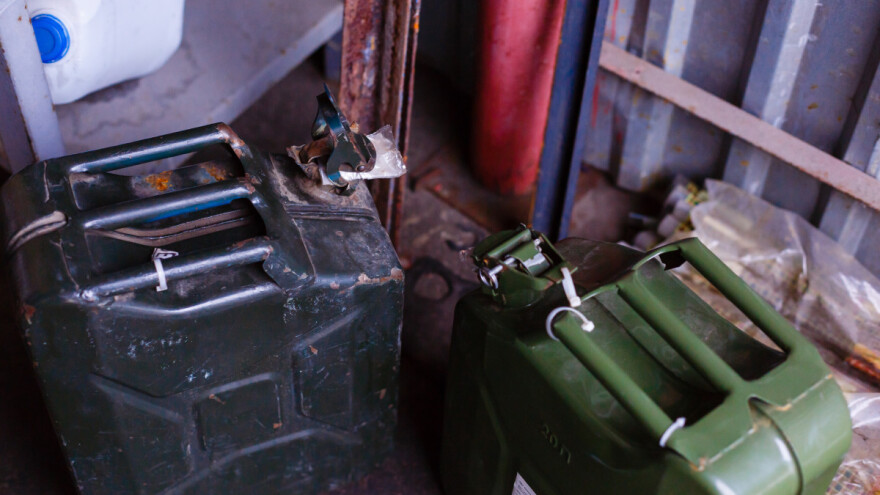 Namirnica ima dovoljno, gorivo van rezervoara samo u kanistere do 20 litara?