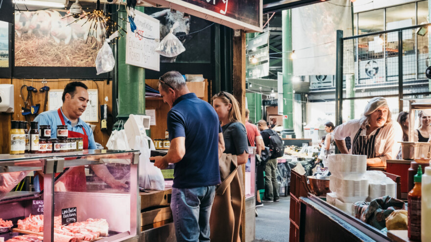 Optužili Red Tractor za širenje dezinformacija o standardima hrane