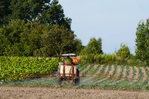Promili, neregistriran traktor, vrijeđanje: Vozač (60) kažnjen s gotovo 24.000 kuna