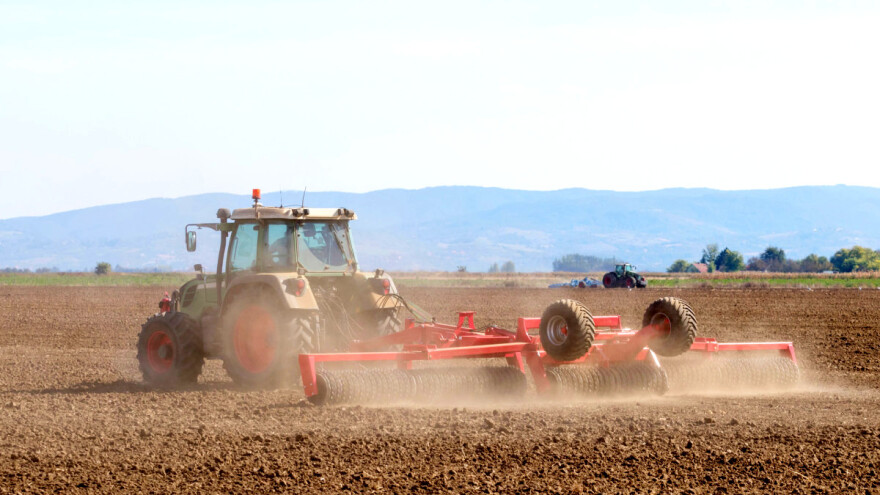 Valjanje zemljišta ima prednosti, ali i mane