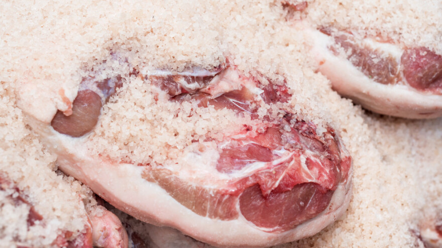 Kako sačuvati meso u salamuri i pušnici na visokim temperaturama?