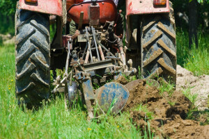 Dijete (4) pri padu s traktora zadobilo teške tjelesne ozljede opasne po život