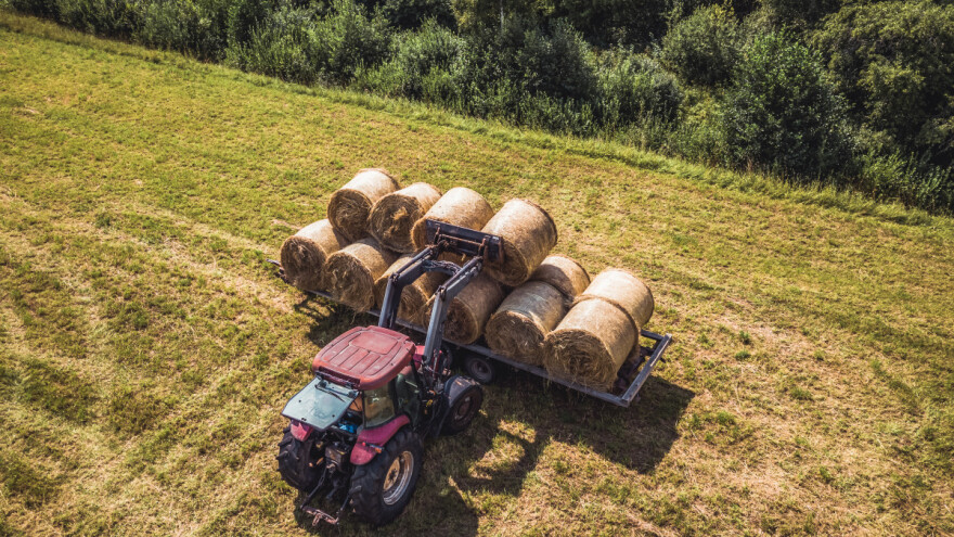 Mehanizacija konačno na njivama: Spremanje sjenaže u punom jeku