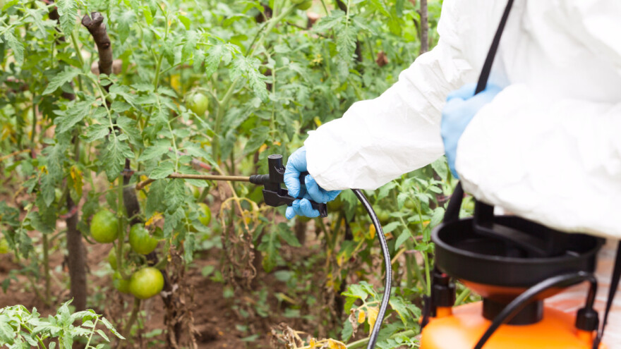 Profesionalni korisnici pesticida moraće da prođu obuku