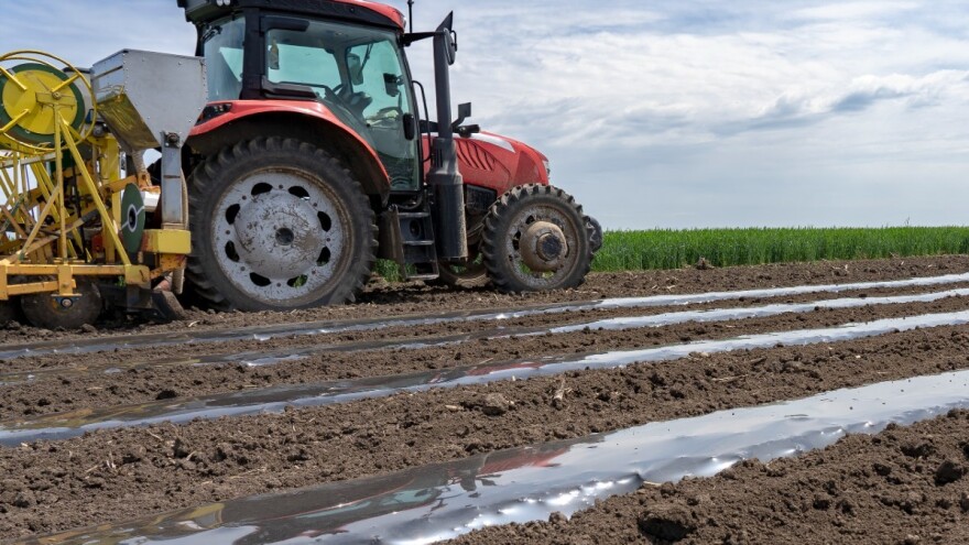 Dostupan fond od 1,2 miliona KM bespovratnih sredstava - prednost poljoprivredi