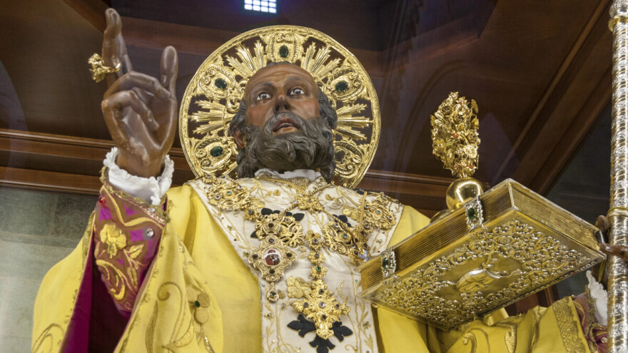 Sveti Nikola djecu daruje