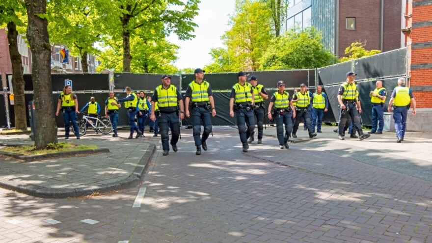 Vanredno stanje u nizozemskom Almelu - policija pendrecima tukla poljoprivrednike