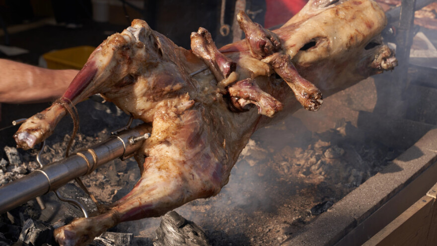 Kako ispeći janje na ražnju?