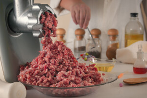 Italija će zabraniti sintetičko meso i drugu umjetnu hranu?