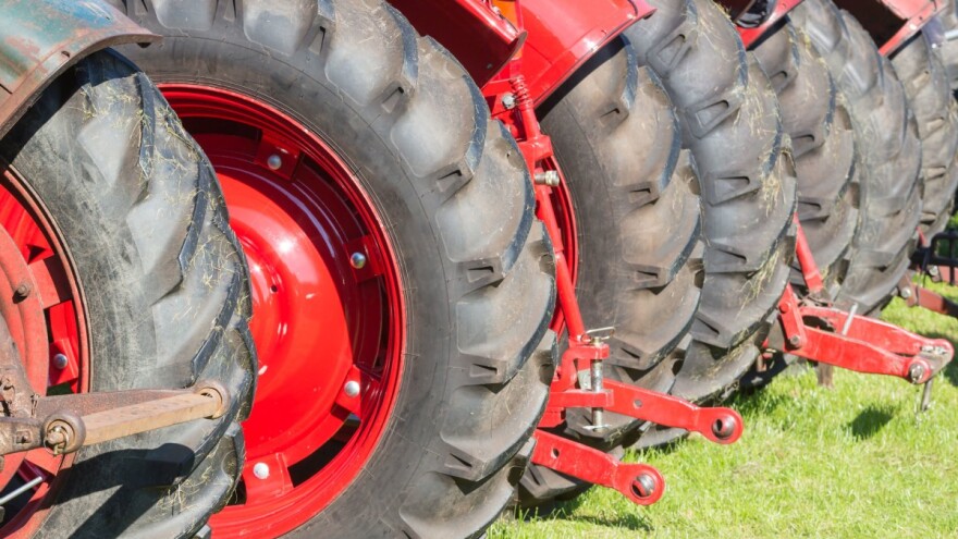 Dvije nove prijevare: Dogovorili kupnju pa ostali bez traktora, utovarivača, guma i - novca