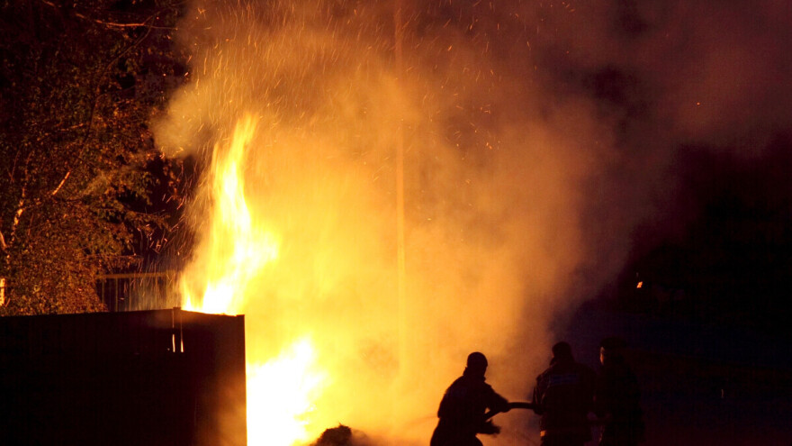 Šestočlanoj porodici u požaru izgorjeli štala i svinjac, spašeni prasići