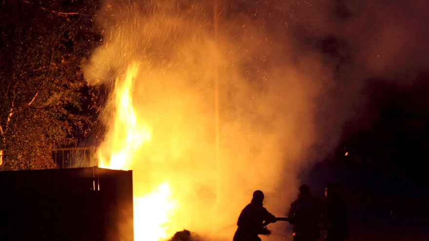 Šestočlanoj porodici u požaru izgoreli štala i svinjac, spašeni prasići