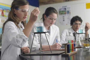 Lab-Free Chemistry: Besplatna aplikacija za izvođenje hemijskih eksperimenata