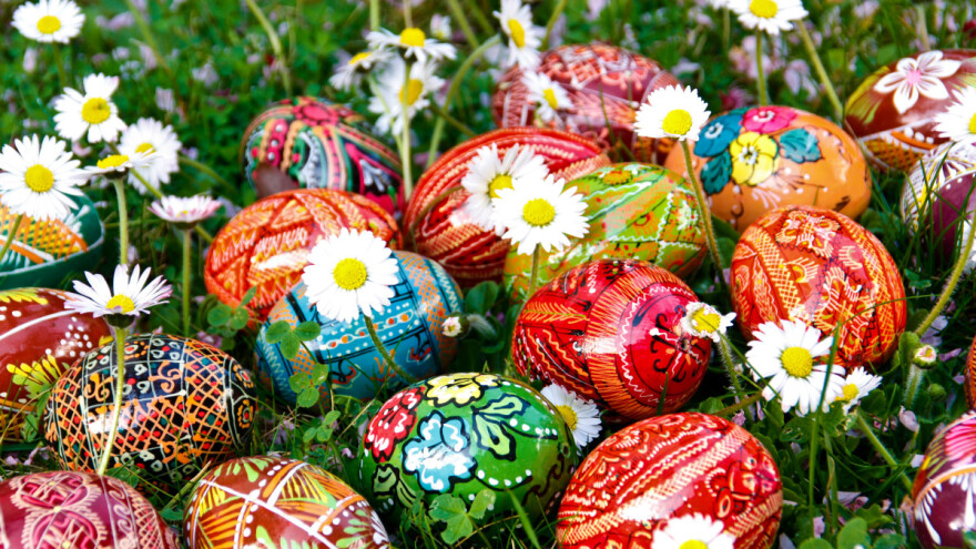 Poklapanje praznika: Pokloniti najšarenije jaje i ukrasiti se cvećem