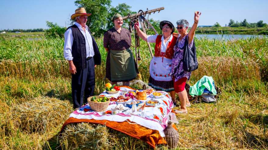 Pesme, šale i amaterska drama na žetvi